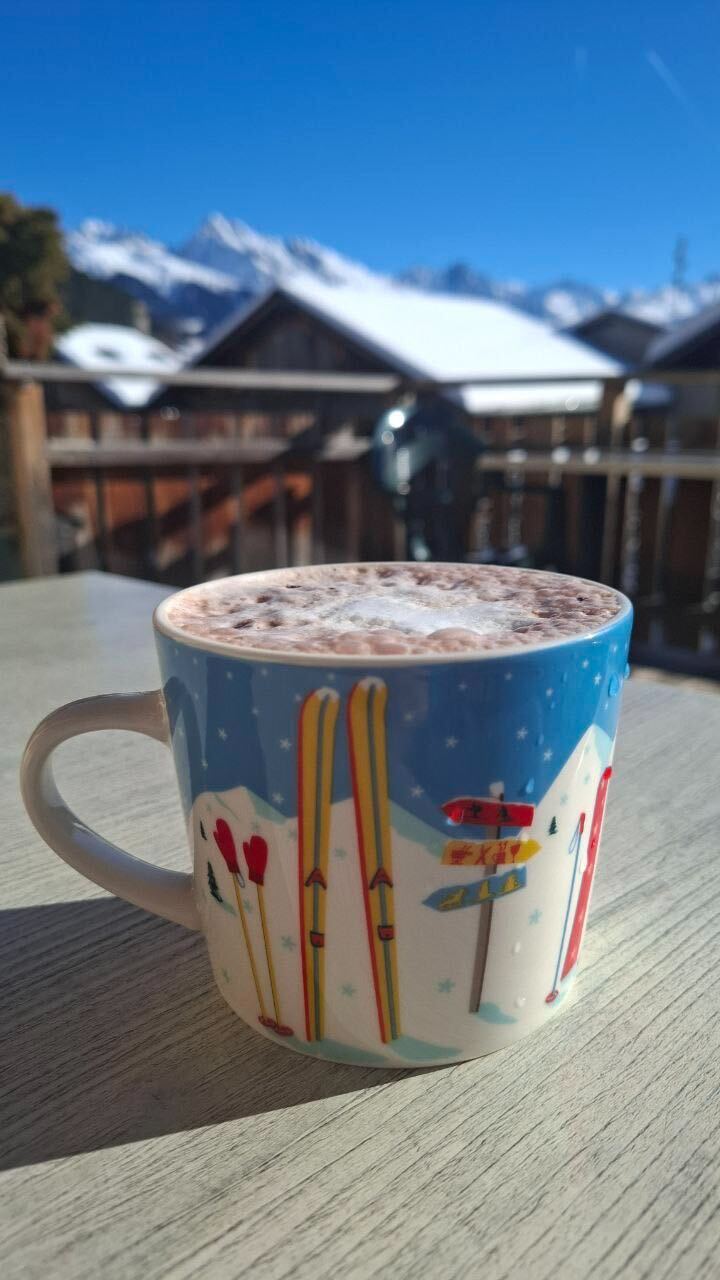 Café et ambiance chaleureuse